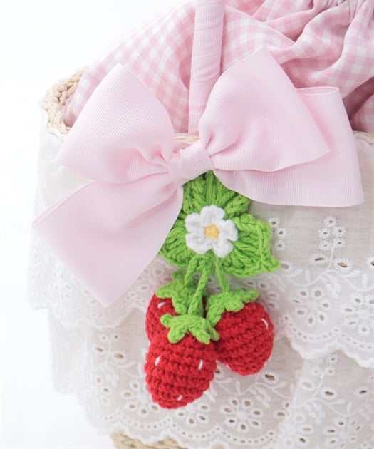 いちごあみぐるみ付カゴバッグ【受注生産】 | レディース服