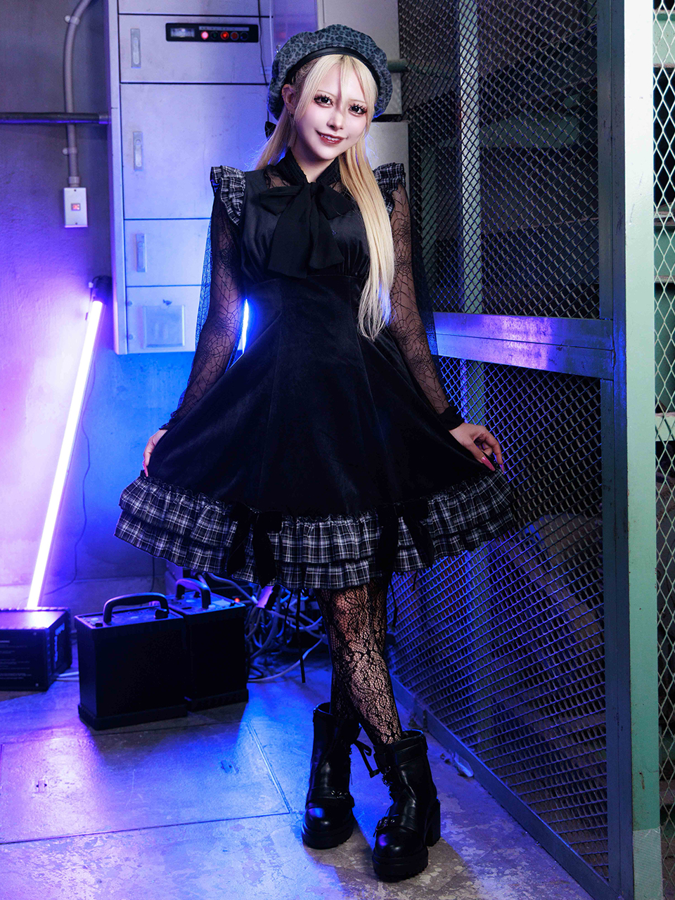 LOOK 01