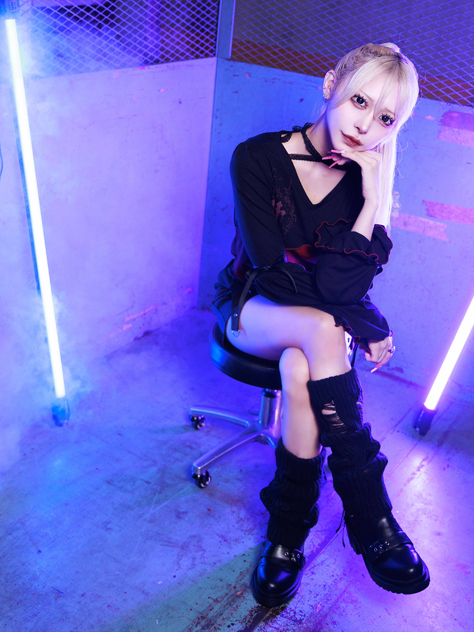 LOOK 01